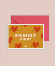 Carte “Family first”