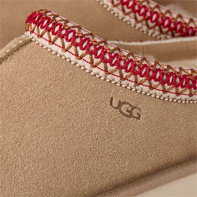 TASMAN SAND/DARK CHERRY