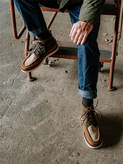 DOCK MID OIL SUEDE ARMY/CHESTNUT