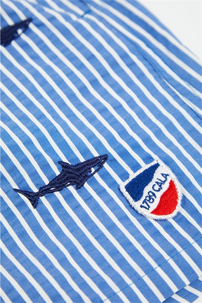 SHORT DE BAIN BLEU A RAYURES BRODERIE SHARK