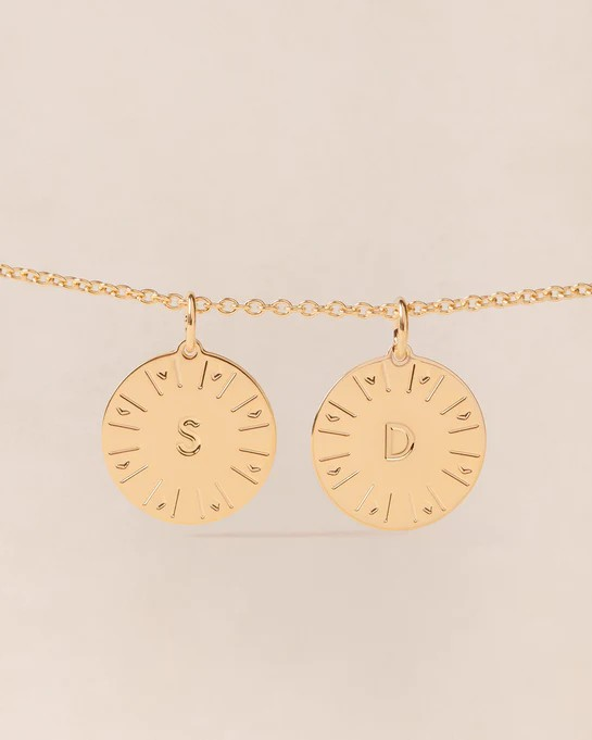 La médaille Initiale - dorée à l'or fin 24 carats - 15mm