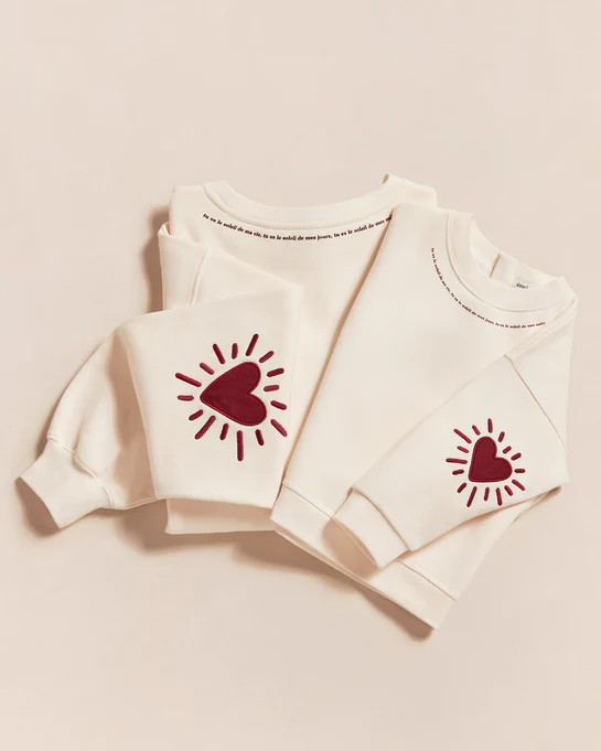 Le sweat "Cœur solaire" enfant avec coudières en coton bio - crème