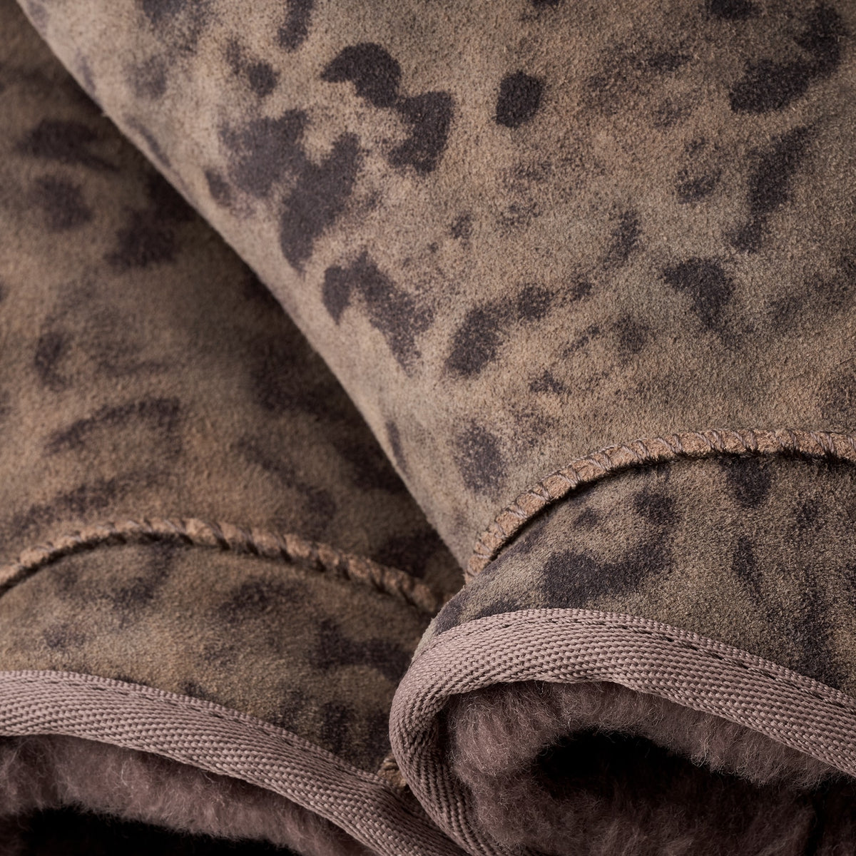 UGG CLASSIC ULTRA MINI SPOTTED CHESTNUT - 5